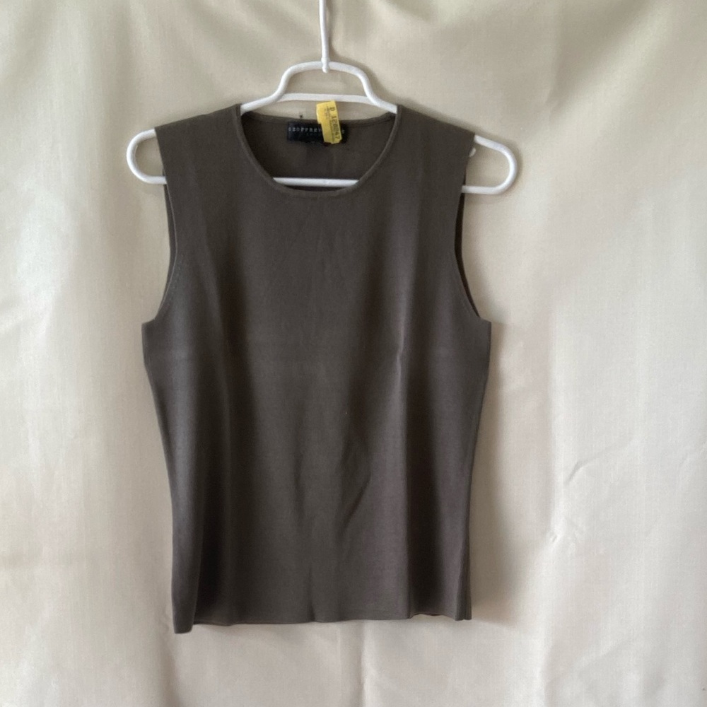 Geoffrey Beene brown sleeveless sweater size medium. EUC